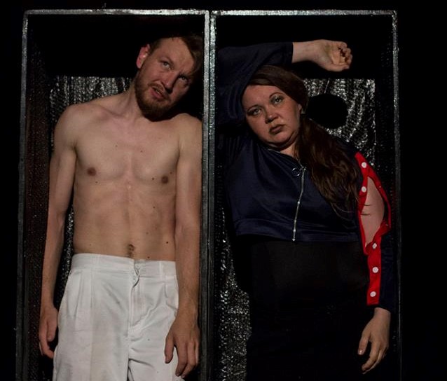 Artis Drozdovs un Liena Šmukste izrādē "Anna: люболь" // Foto – Anna Rosalie Uudre