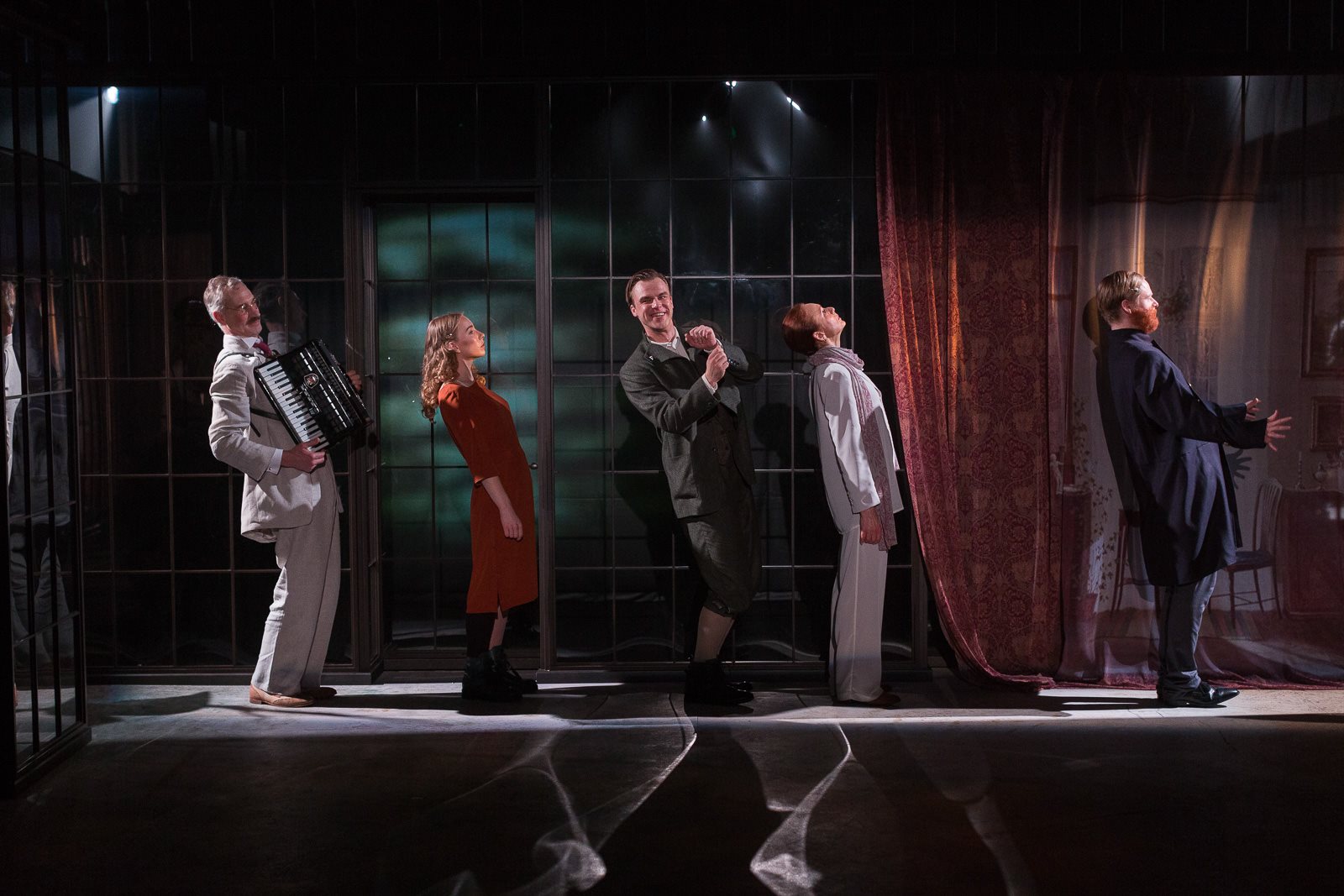 Skats no izrādes "Apmānītā" // Foto – Jānis Deinats