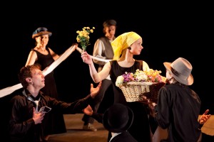 No izrādes "Spēlē, Spēlmani!" // Foto - Ziedonis Safronovs