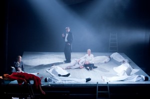 No izrādes "Spēlē, Spēlmani!" // Foto - Ziedonis Safronovs