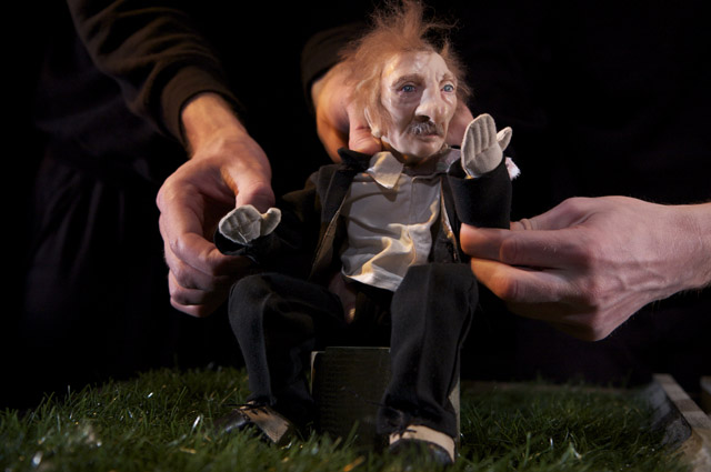 No izrādes "Novakars: Kopsavilkums"