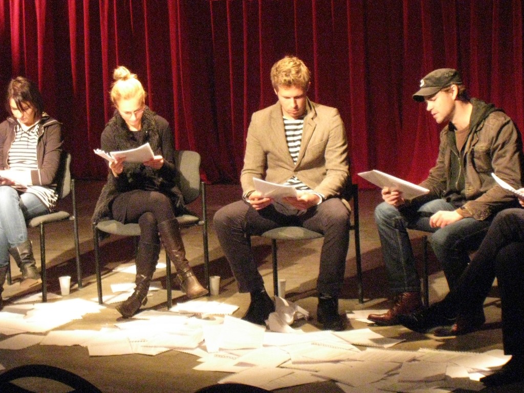 Lugas "Sarkanās kurpju šņores" lasījums Lauras Grozas režijā // Publicitātes foto