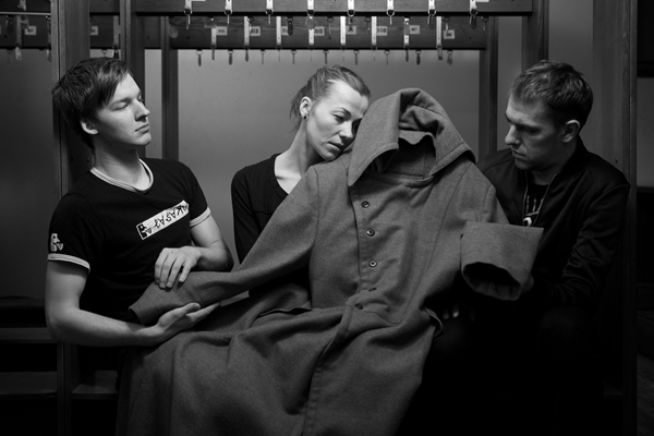 Izrādes "Cilvēks šinelī" publicitātes foto