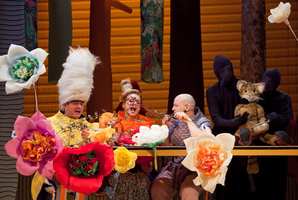 No izrādes "Runcis zābakos" // Foto - Ziedonis Safronovs