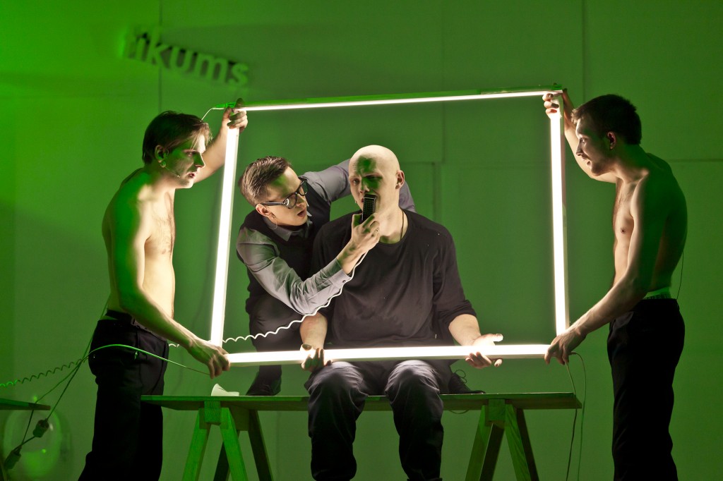 No izrādes "Voiceks" // Foto - Gunārs Janaitis