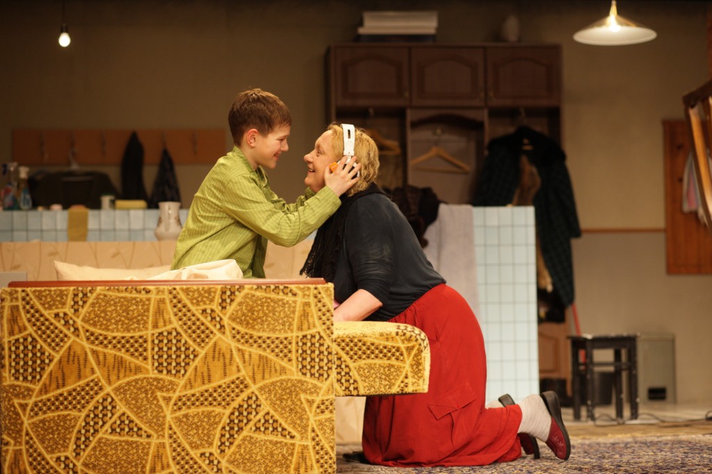 Saša - Artūrs Dāniels Rižijs, Vecāmāte - Indra Briķe // Foto - Jānis Deinats