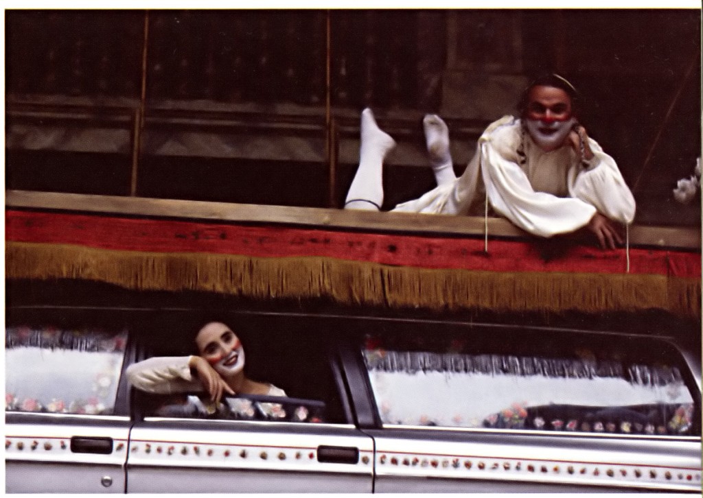 No izrādes "Romeo un Džuljeta" brazīliešu teātra grupas "Galpāo" iestudējumā