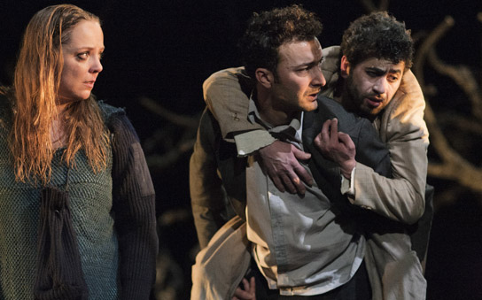 No izrādes „Izdedži”