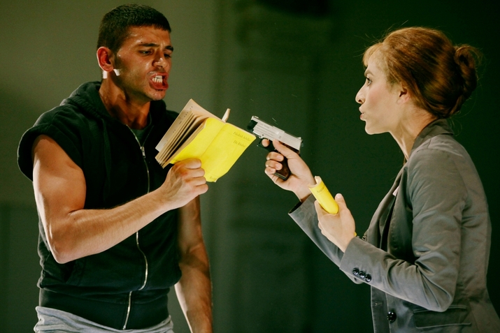 No izrādes "Trakās asinis"