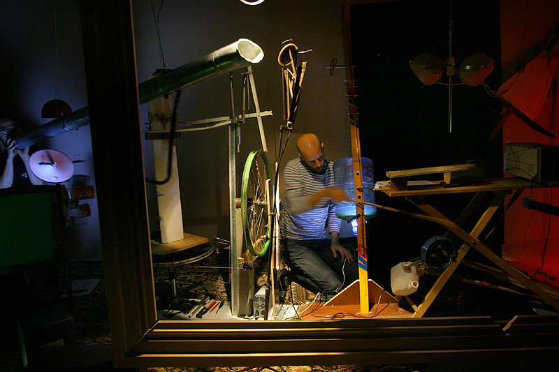 No izrādes „4EST” // Foto - Krista Burāne