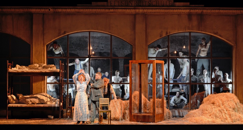 No izrādes "Zaldāti" // Foto - Ruta Valca