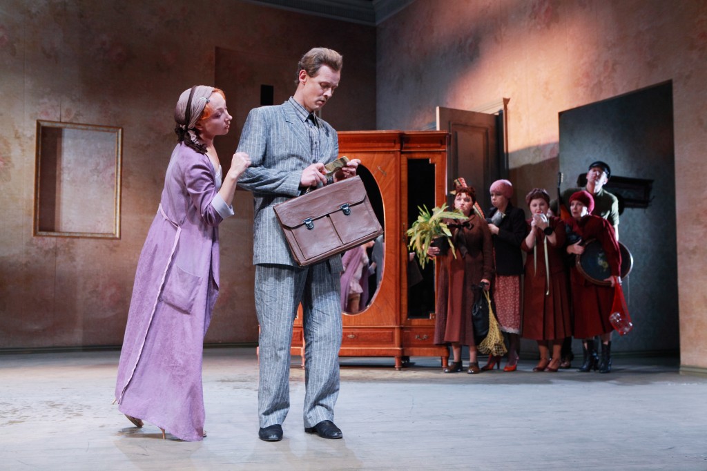 Zoja Deņisovna Peļc’ - Ieva Puķe, Aņisims Zotikovičs Alelujā - Krišjānis Salmiņš // Foto - Matīss Markovskis