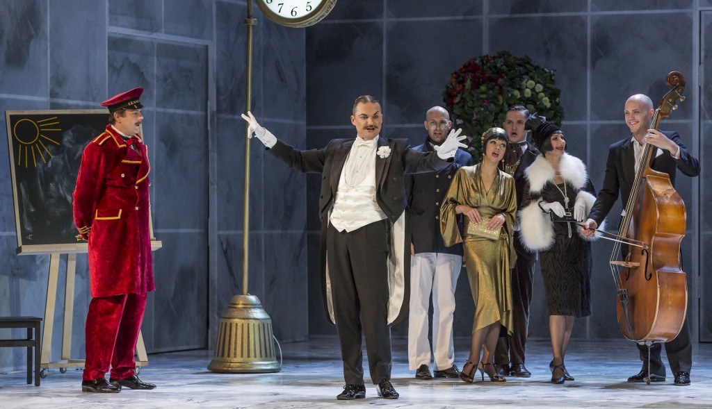 No izrādes "Trīs vīri kūrortā" // Foto - Gunārs Janaitis