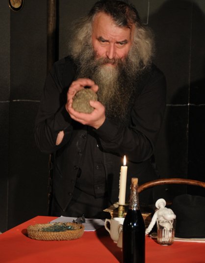 ""Indrāni" caur adatas aci" // Publicitātes foto