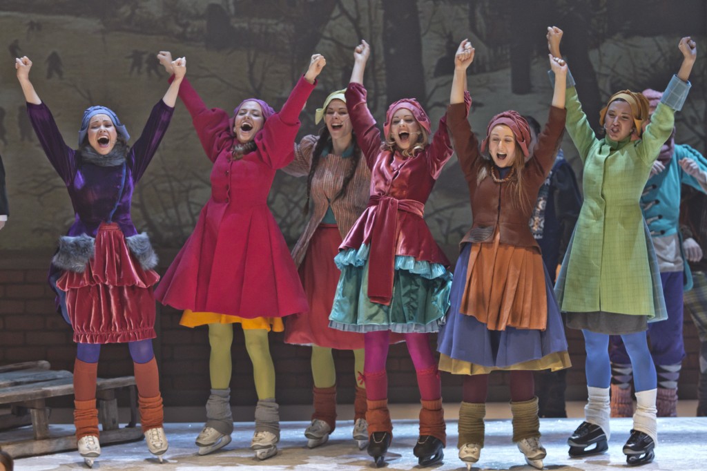 No Nacionālā teātra izrādes "Sudraba slidas" E. Freiberga režijā // Foto - Gunārs Janaitis