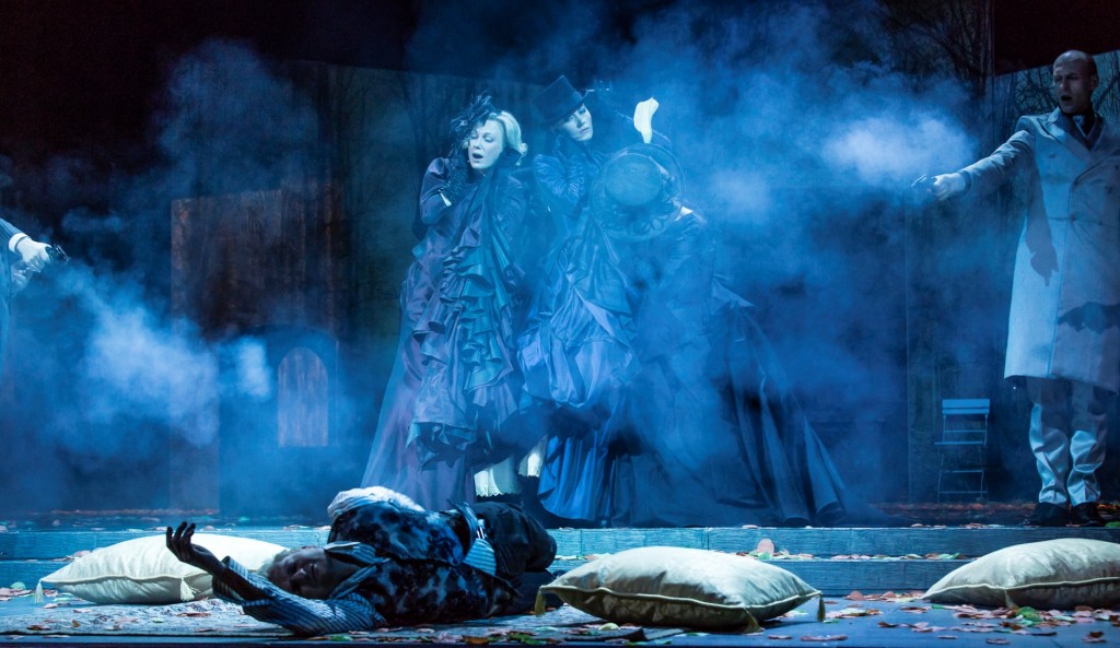 No izrādes "Sieviete, kura nav uzmanības vērta" // Foto - Gunārs Janaitis