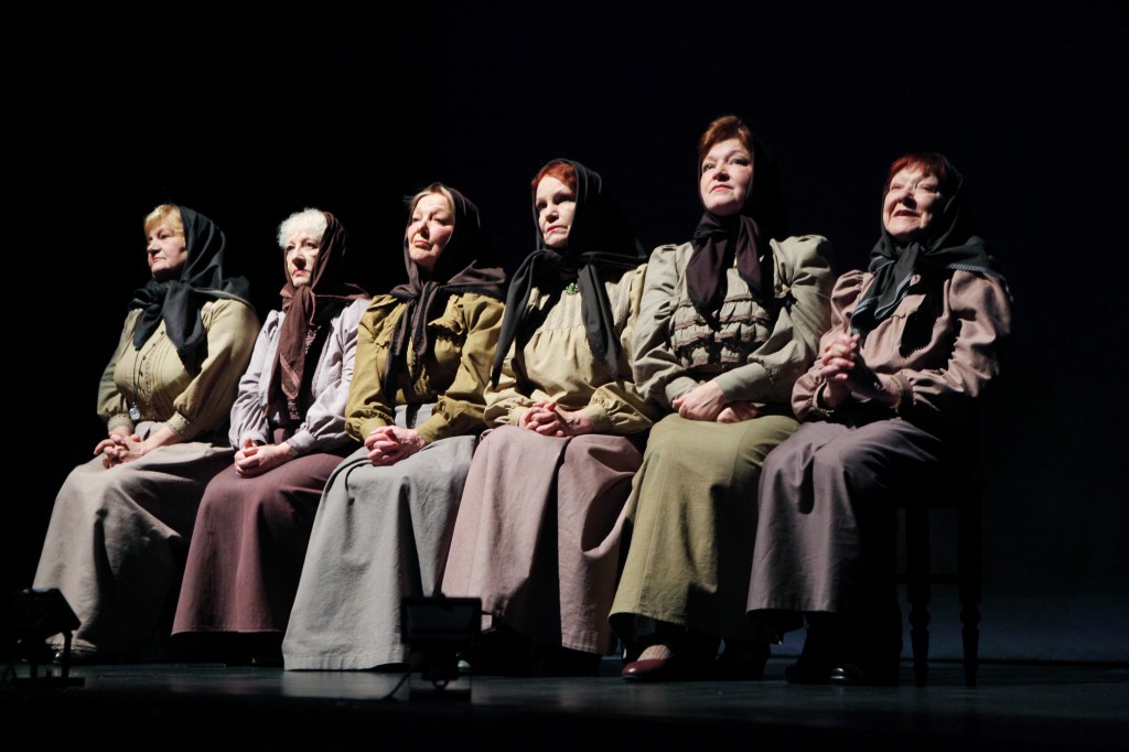 No Valmieras Drāmas teātra izrādes "Raudupiete" // Foto - Matīss Markovskis