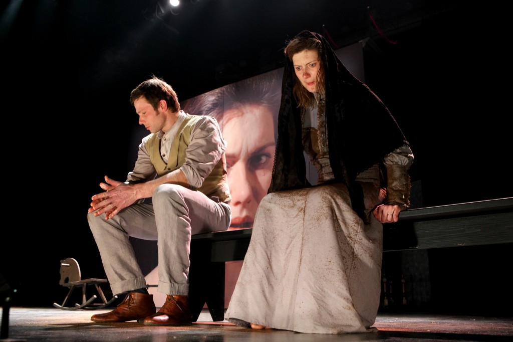 Elīna Vāne (Raudupiete) VDT izrādē "Raudupiete" // Foto - Matīss Markovskis