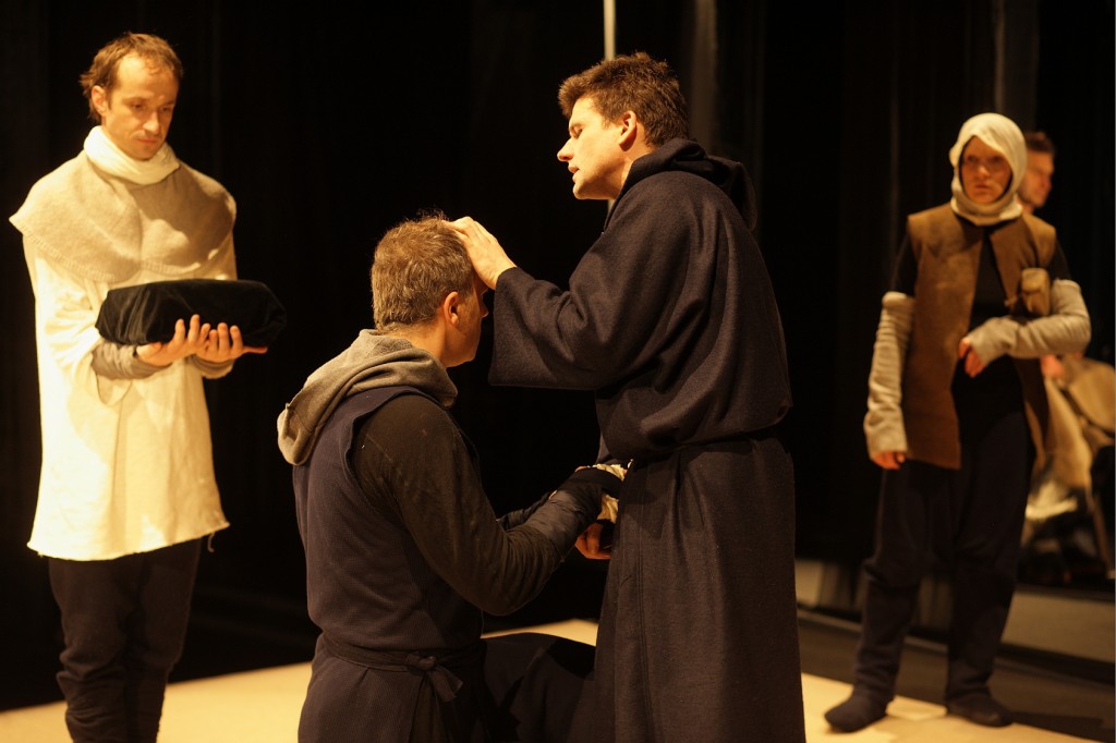 No izrādes "Pirmie aplausi" // Foto - Jānis Deinats