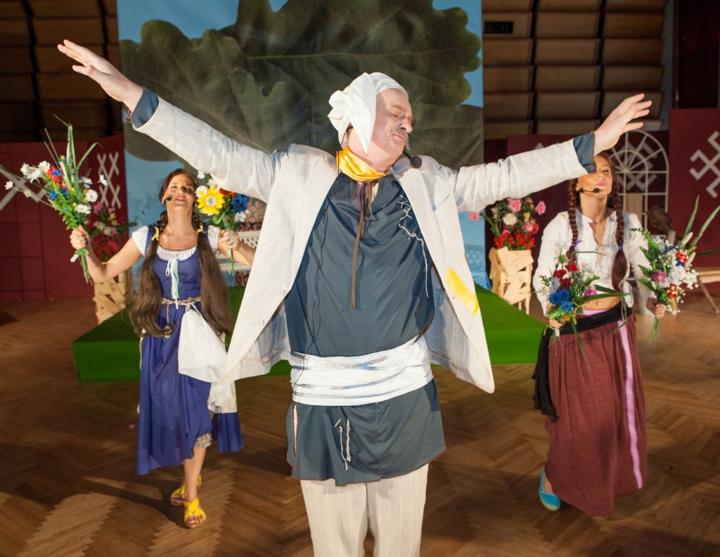 Centrā: Voldemārs Šoriņš – Kārlis Krūmiņš // Publicitātes foto