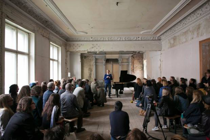 V. Nastavševs izrādē-koncertā "Eskeipista dienasgrāmata" // Publicitātes foto