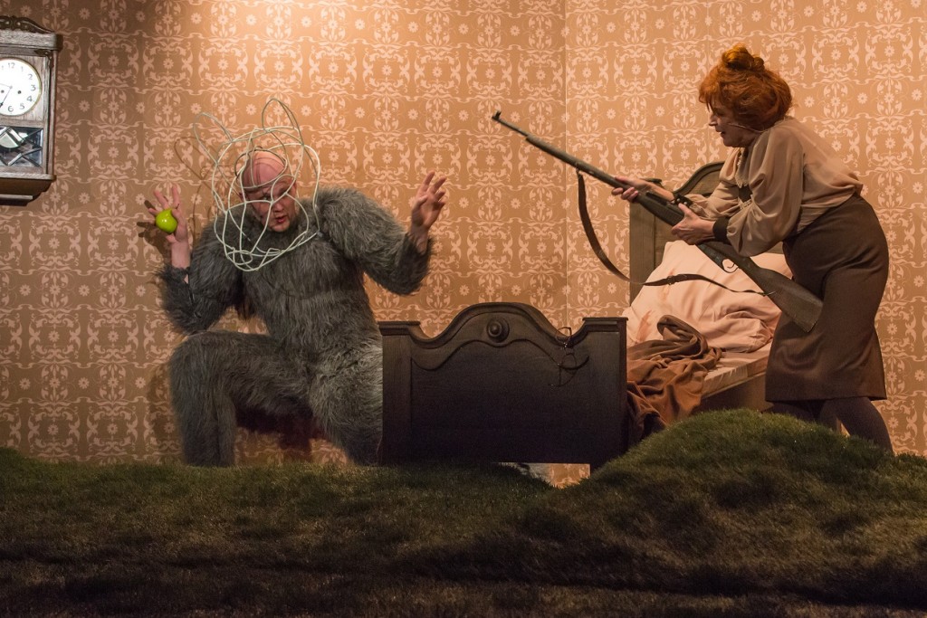 Vilks - Gundars Grasbergs, Vecmāmiņa - Inta Tirole // Foto - Gunārs Janaitis