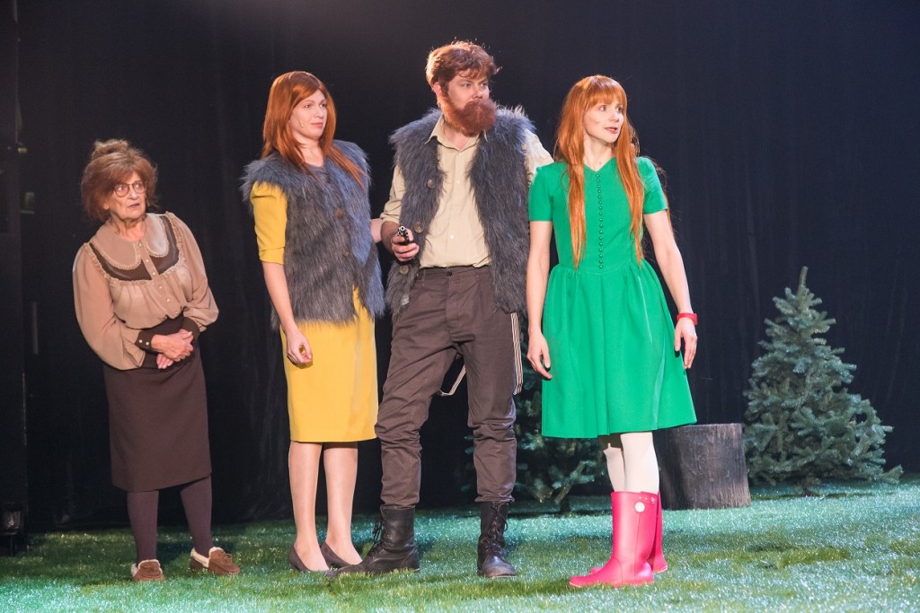 Vecmāmiņa - Inta Tirole, Mamma - Daiga Gaismiņa, Mednieks - Mārcis Maņjakovs, Sarkangalvīte - Inga Misāne // Foto - Gunārs Janaitis