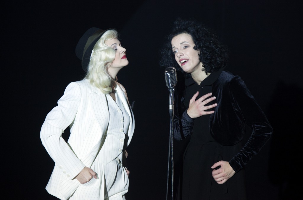 Marlēna Dītriha - Everita Pjata, Edīte Piafa - Agnese Jēkabsone // Foto - Ziedonis Safronovs