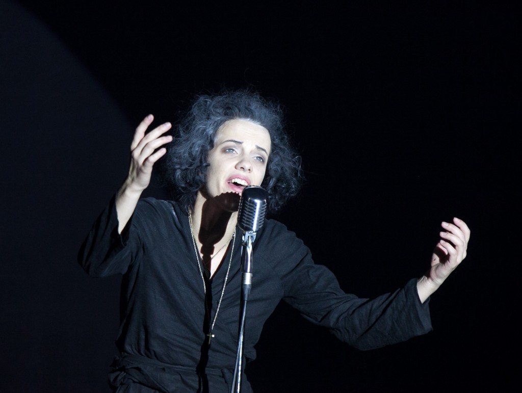 No Liepājas teātra izrādes "Piafa" (rež. Laura Groza-Ķibere) // Foto - Ziedonis Safronovs