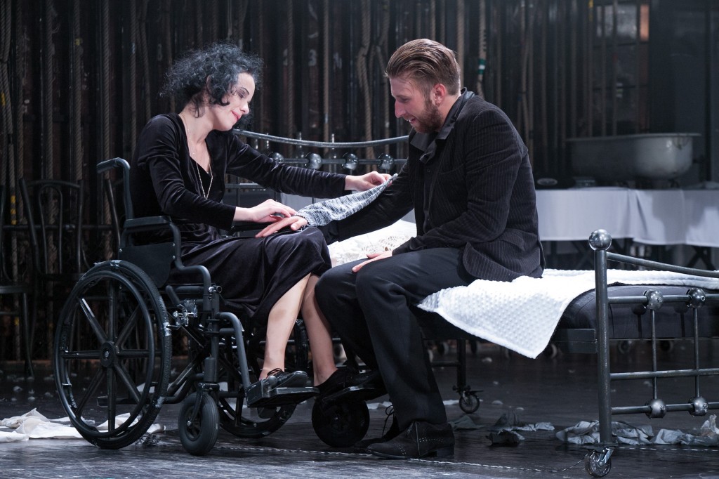 Edīte Piafa - Agnese Jēkabsone, Teo Sarapo - Viktors Ellers // Foto - Ziedonis Safronovs