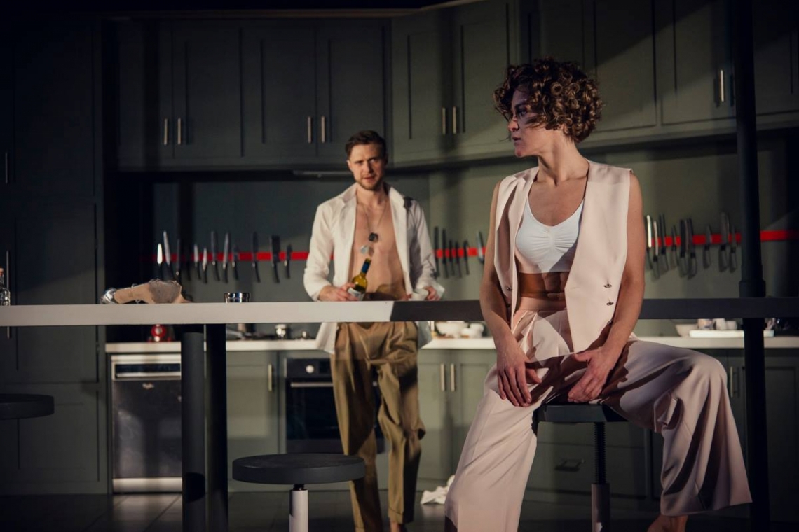 Džons – Dainis Grūbe, Jūlijas jaunkundze – Ilze Ķuzule-Skrastiņa // Foto – Daina Geidmane