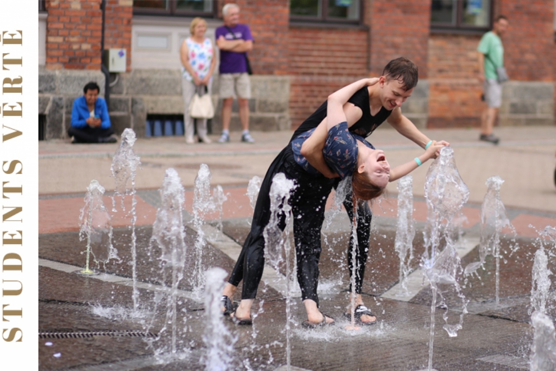 Skats no performances "Dzimusi 1991" // Foto – Kristīna Homenko