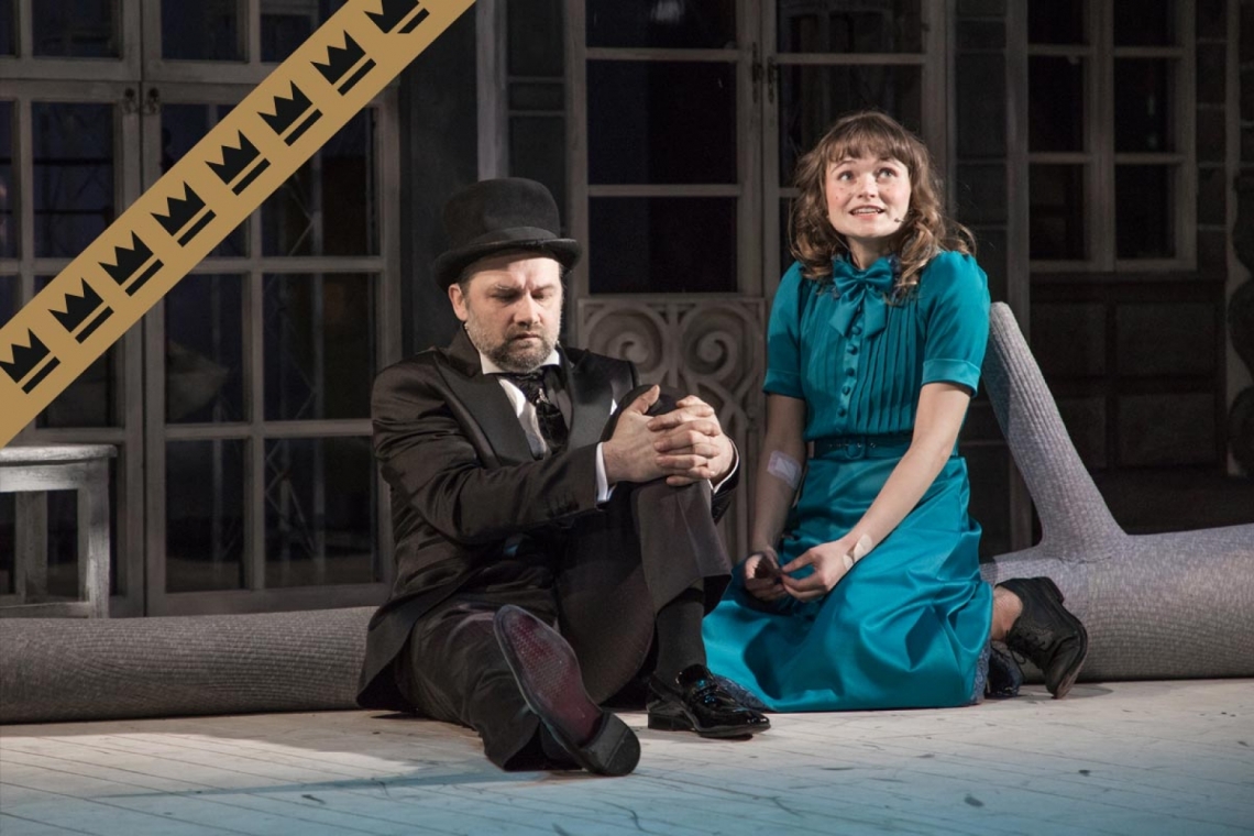 Pendltons – Kaspars Gods, Polianna – Elizabete Marija Brante // Foto – Justīne Grinberga