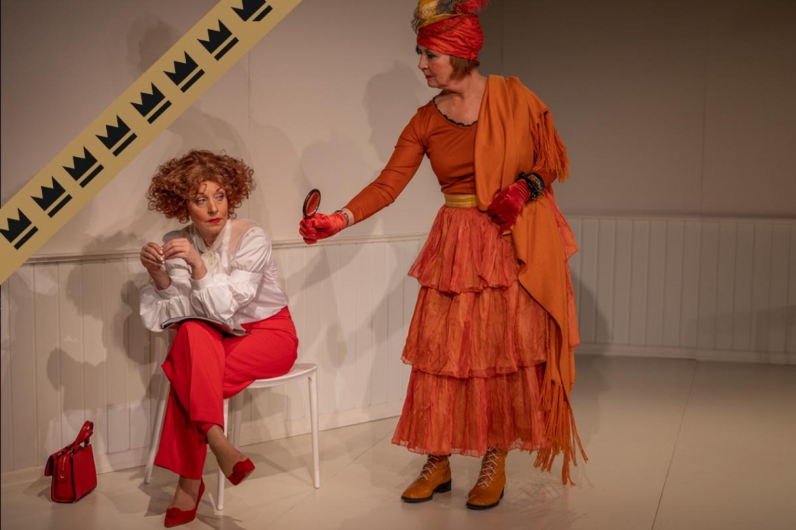 Sieviete – Vita Vārpiņa, Māte – Akvelīna Līvmane // Foto – Mārtiņš Vilkārsis