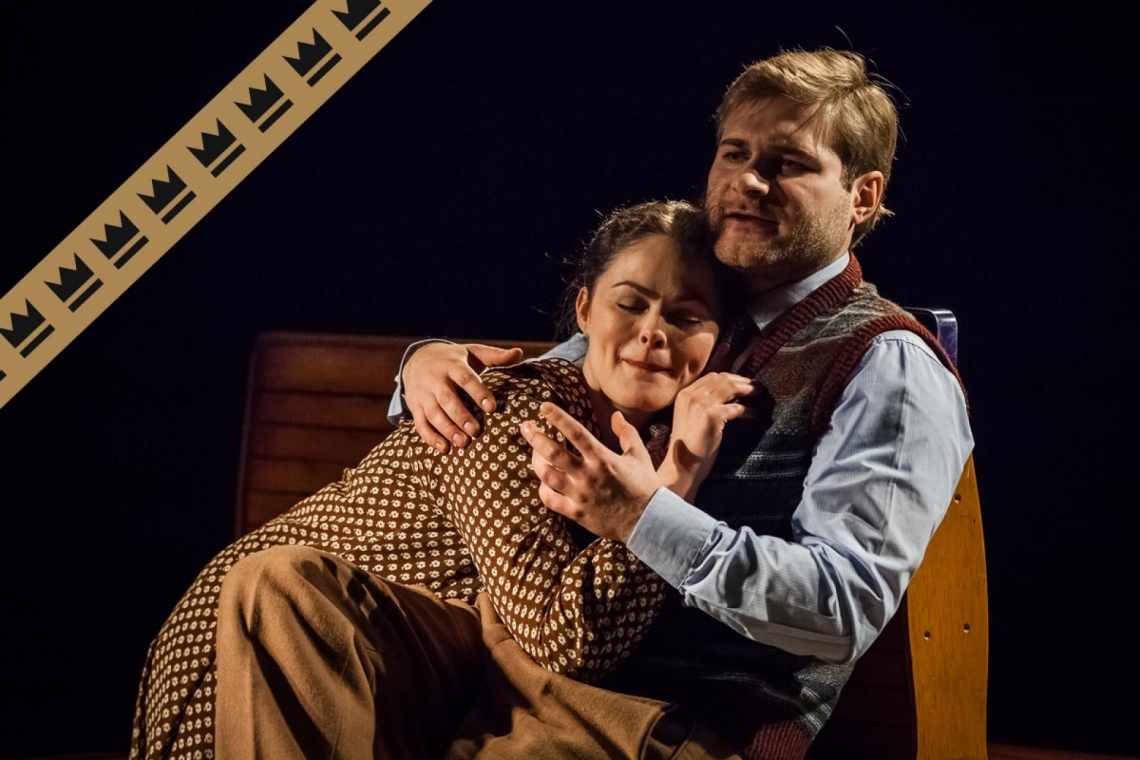 Aleksandra Beļcova – Zane Dombrovska, Romans Suta – Jānis Kronis // Foto – Mārīte Meļņika