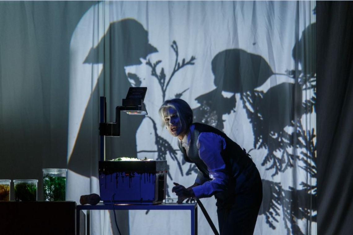 Skats no izrādes "Puscilvēki" // Foto – Matīss Markovskis