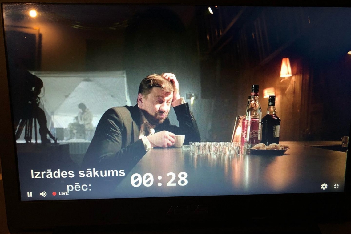 Skats no Goda teātra izrādes "Bļitka" interneta tiešraides // Foto: Zane Radzobe