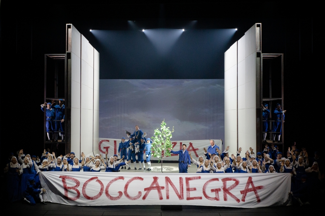 Skats no operas "Simons Bokanegra" izrādes // Foto – Agnese Zeltiņa