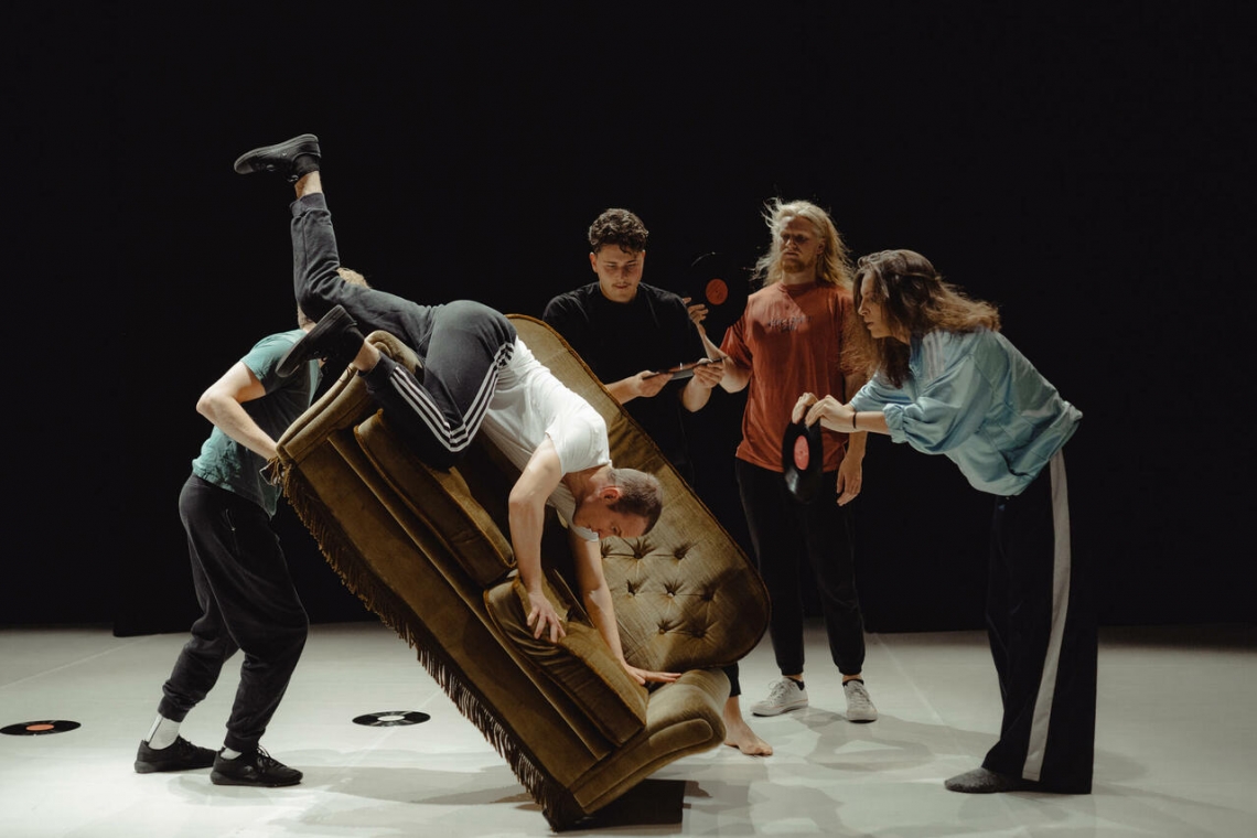 Skats no Tartu Jaunā teātra izrādes "Lood" // Foto – Gabriela Urm