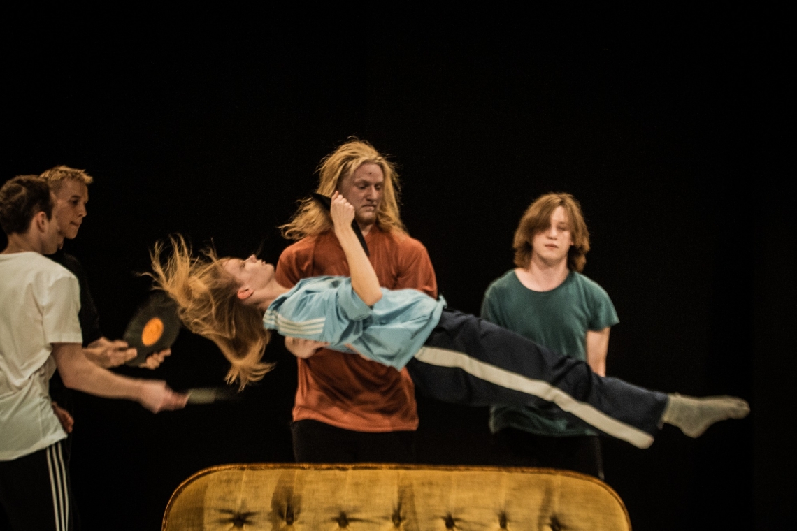Skats no Tartu Jaunā teātra izrādes "Lood" // Foto – Gabriela Urm