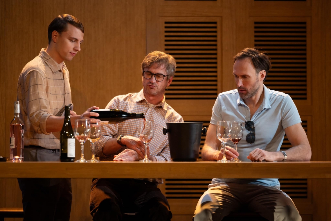 Skats no izrādes "Pelikāni un vīnogas" // Foto – Jānis Deinats