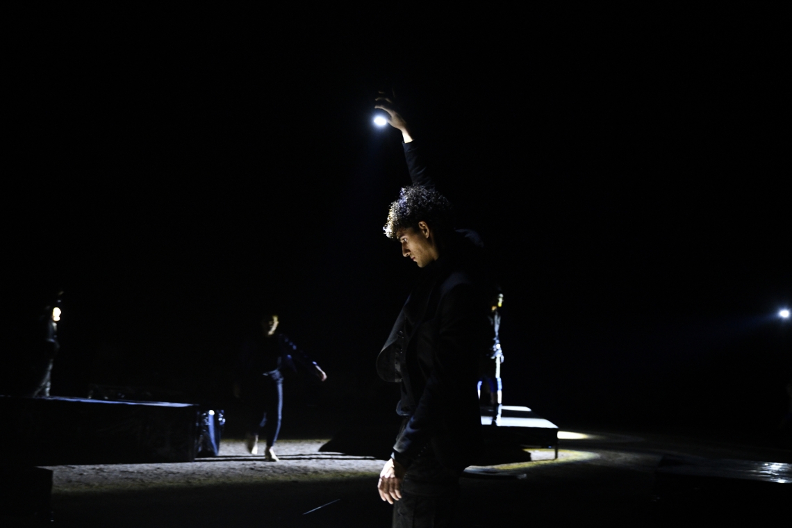 Foto no izrādes “Ifigēnija Aulīdā” Atēnu Epidauras teātra festivālā // Foto – Thomas Daskalakis