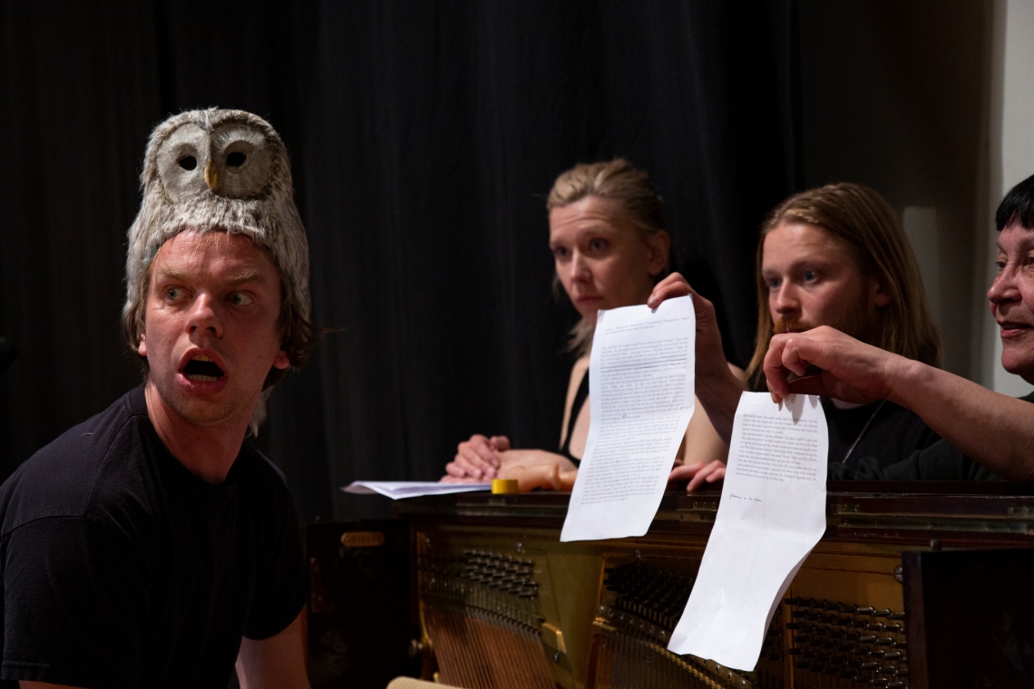 Skats no teātra "Ekspedīcija" izrādes “Ceļojums uz meža galu” (rež. Lauri Lagle) // Foto: Kulla Laas