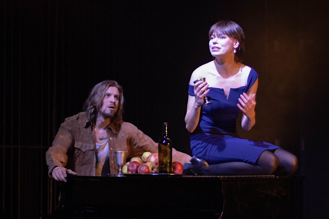 Elvīra – Elizabete Milta, Pelegrīns – Kristaps Kristers Ozols // Foto – Elīza Māra Kamradze-Tūtere