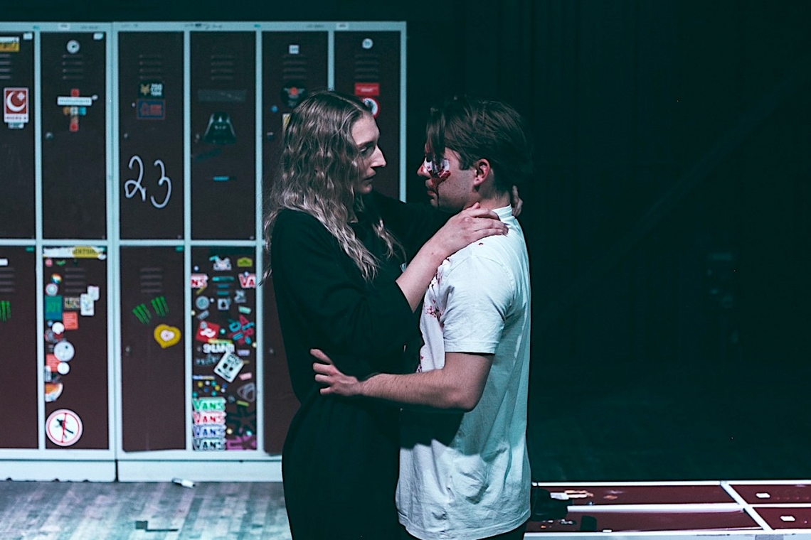 Skats no izrādes "Rotaļlaukuma traumas" // Foto – Jānis Leščinskis