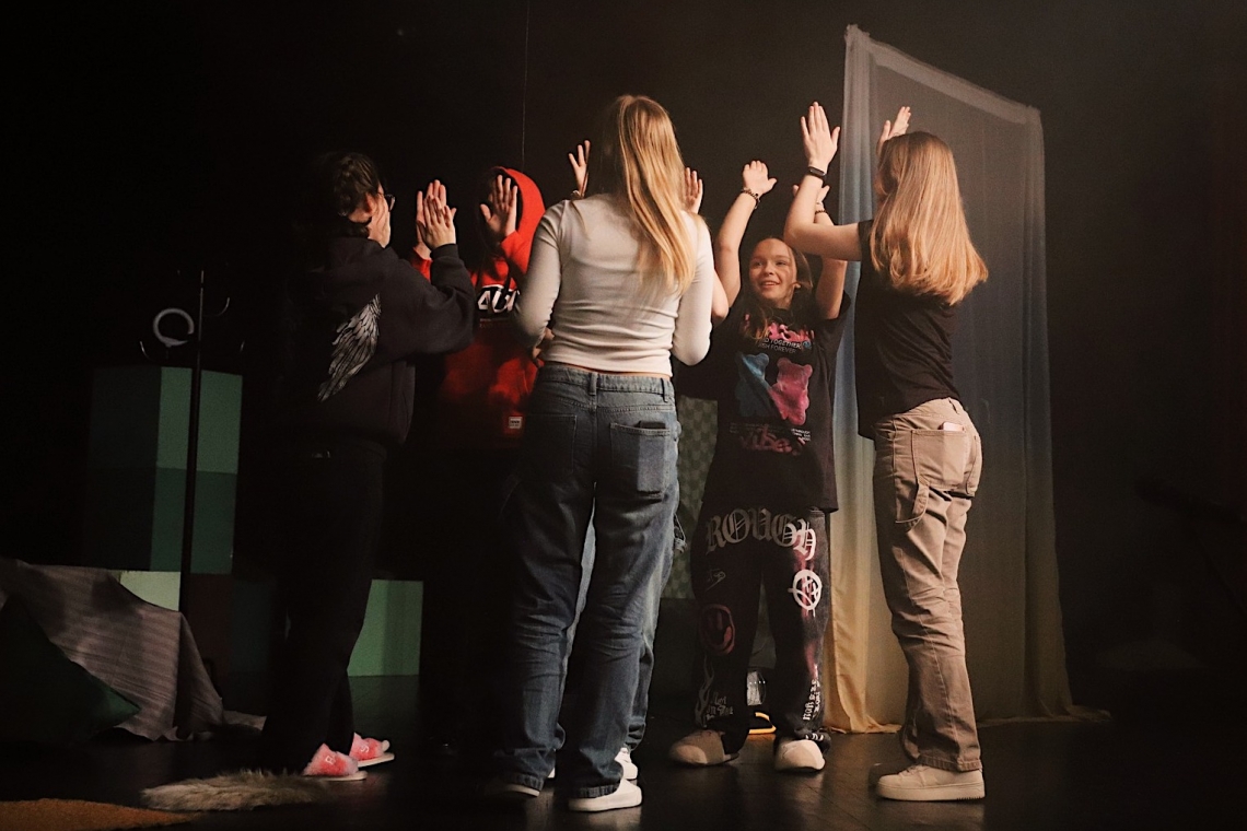 Skats no izrādes "Nākotnes lēmējas" // Foto – Valentīns Isakovs