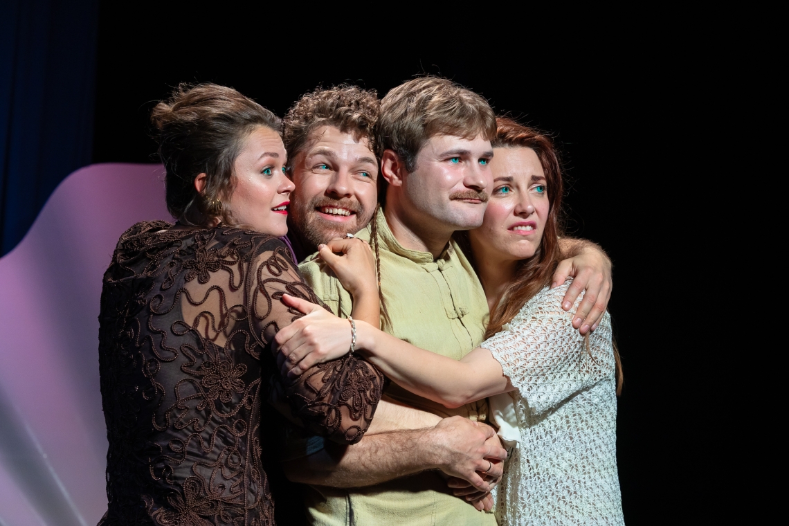 Skats no izrādes "Debesīs cerams nebesīs" // Foto – Agnese Zeltiņa