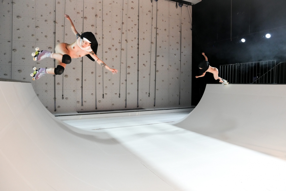 Skats no Florentīnas Holcingeres izrādes "Sancta" // Foto – Nicole Marianna Wytyczak