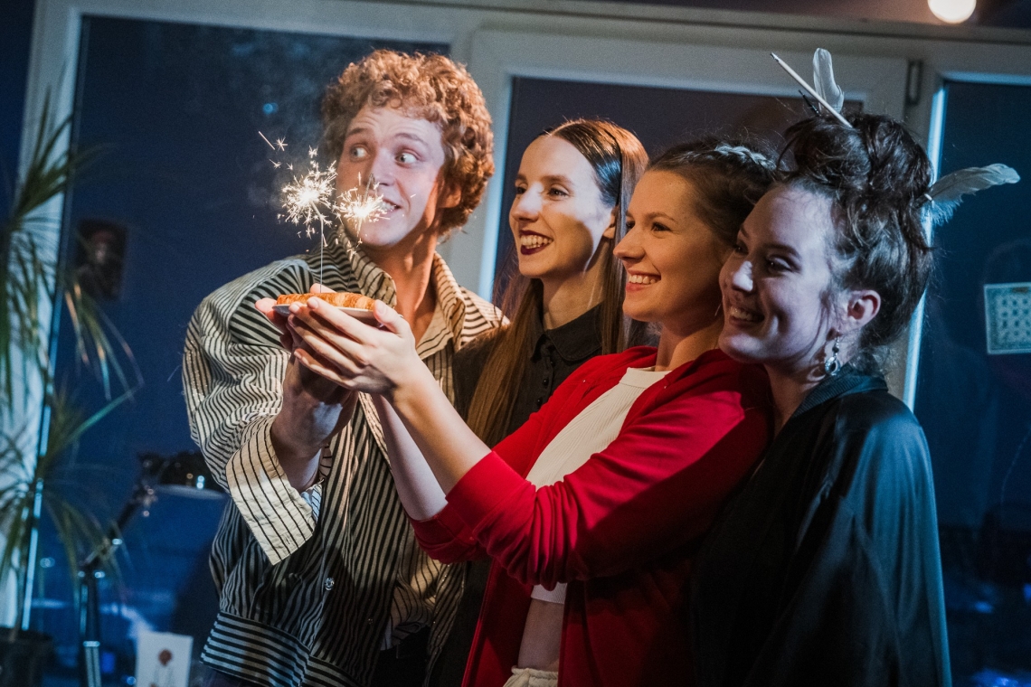 Skats no izrādes "Klusums un troksnis" // Foto – Mārcis Baltskars