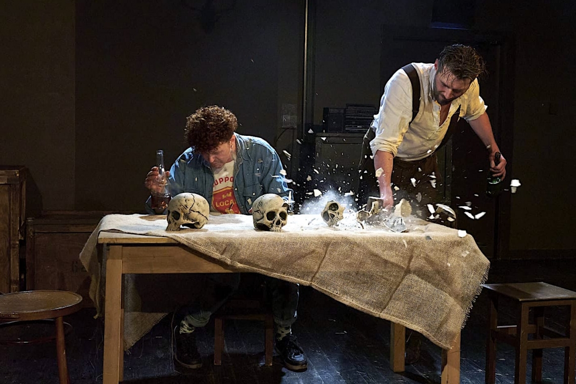 Skats no izrādes "Konemāras galvaskauss" // Publicitātes foto